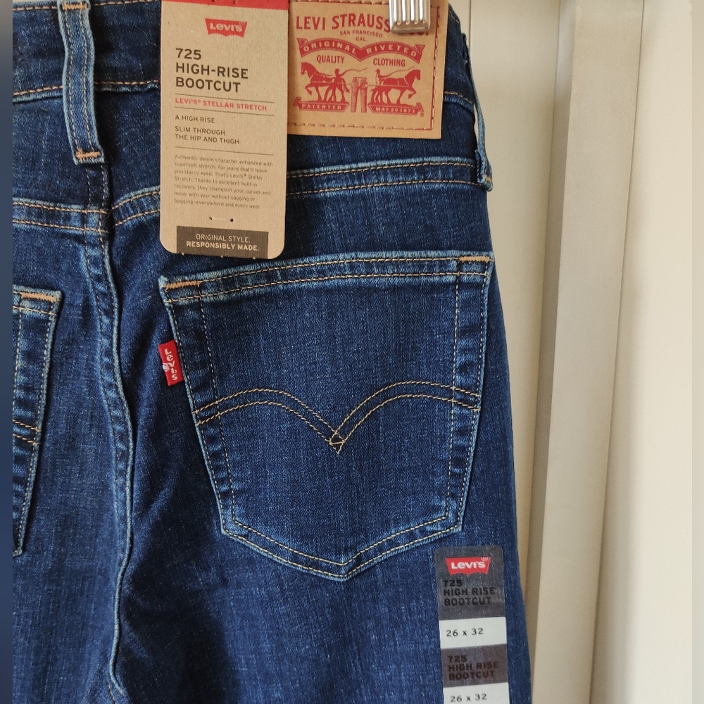 Levi's women 725 high-rise bootcut jeans